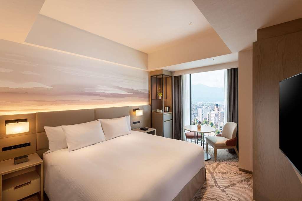 Отель Doubletree By Hilton Тояма Номер фото