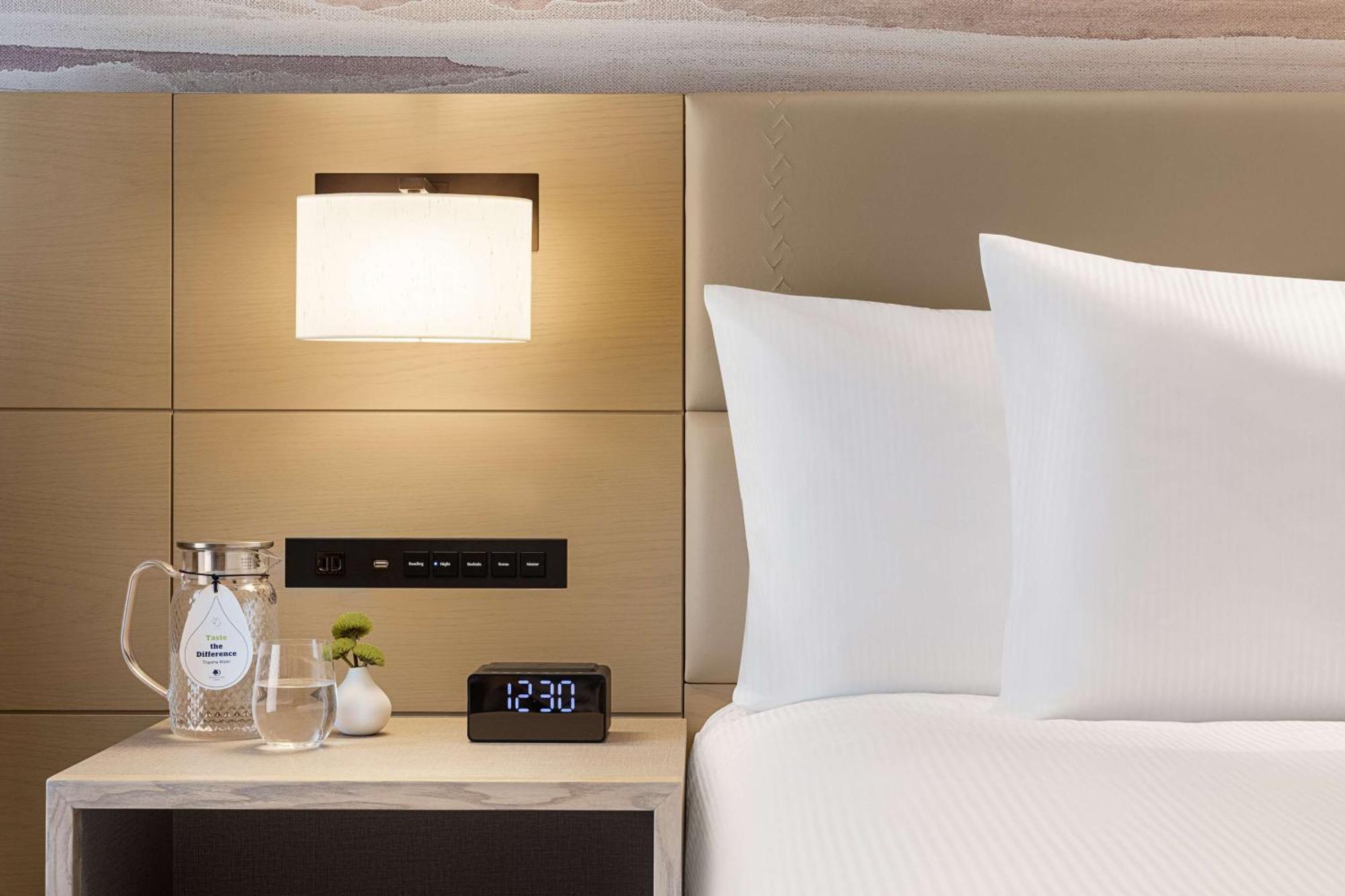 Отель Doubletree By Hilton Тояма Экстерьер фото