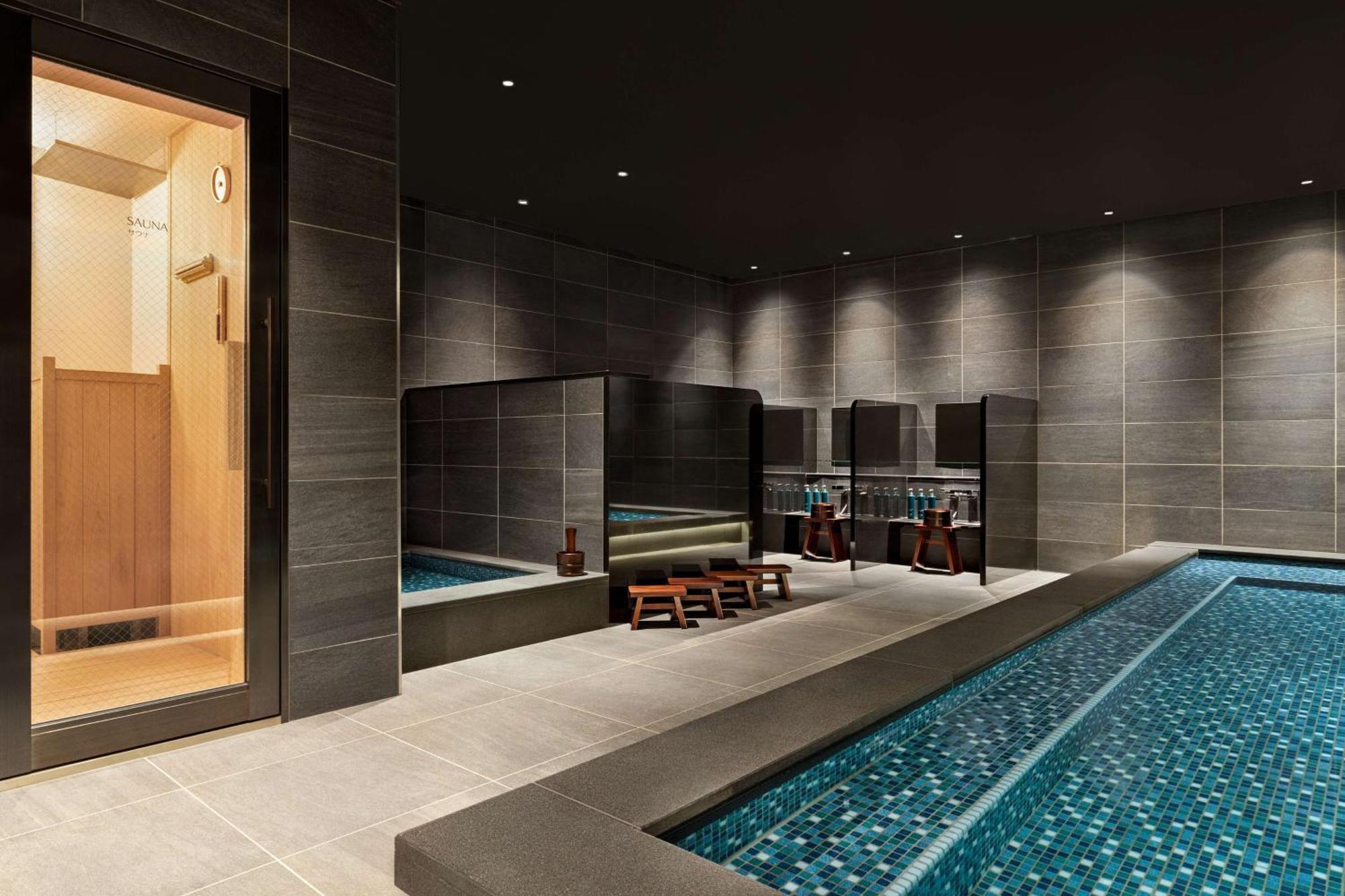 Отель Doubletree By Hilton Тояма Экстерьер фото