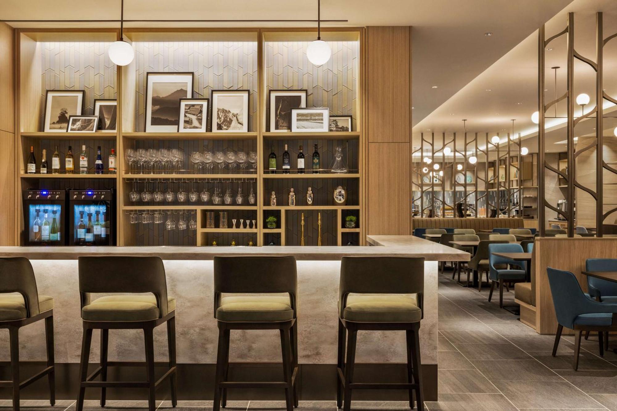 Отель Doubletree By Hilton Тояма Экстерьер фото