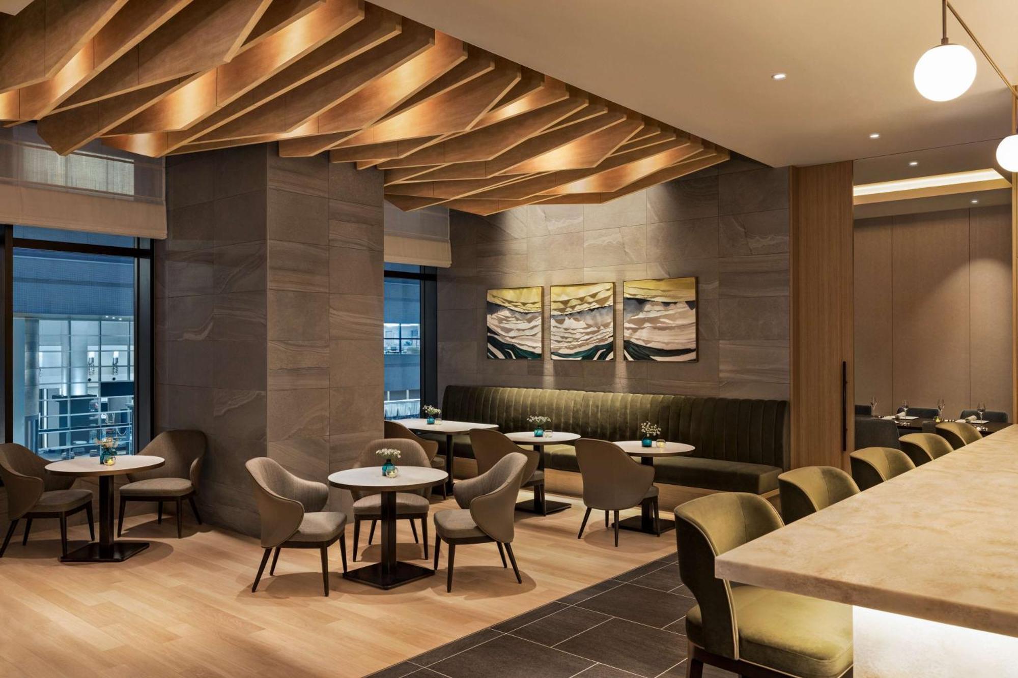 Отель Doubletree By Hilton Тояма Экстерьер фото
