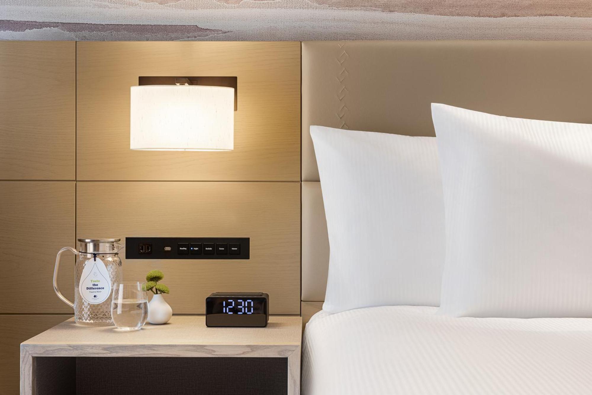 Отель Doubletree By Hilton Тояма Экстерьер фото